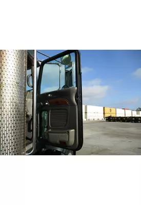 PETERBILT 386 DOOR ASSEMBLY, FRONT