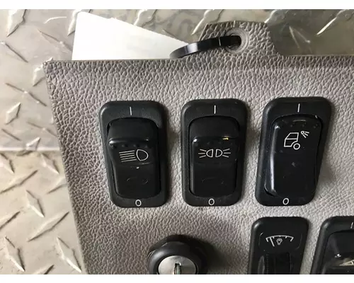 PETERBILT 386 Dash  Console Switch