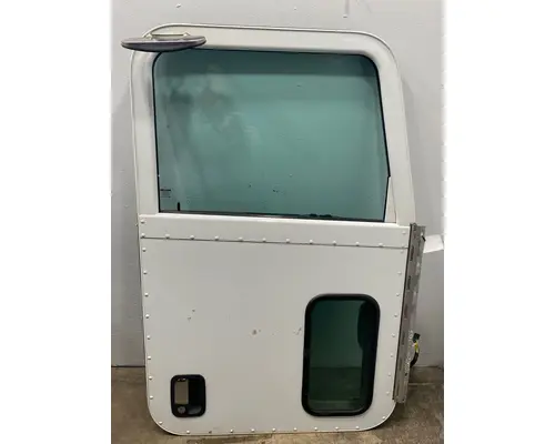 PETERBILT 386 Door Assembly, Front