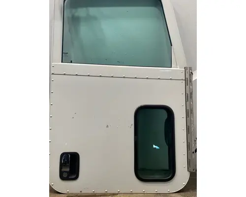 PETERBILT 386 Door Assembly, Front