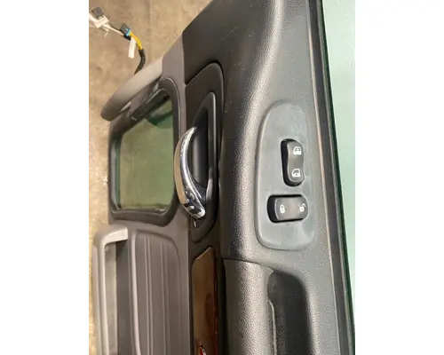 PETERBILT 386 Door Assembly, Front