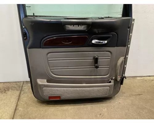 PETERBILT 386 Door Assembly, Front