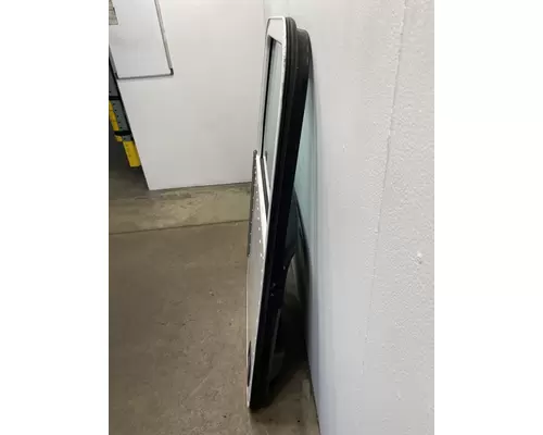 PETERBILT 386 Door Assembly, Front