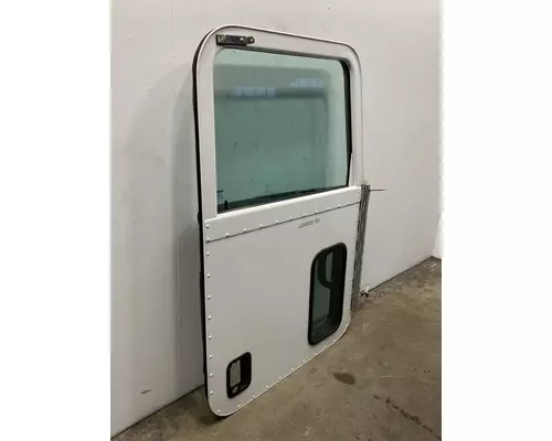 PETERBILT 386 Door Assembly, Front