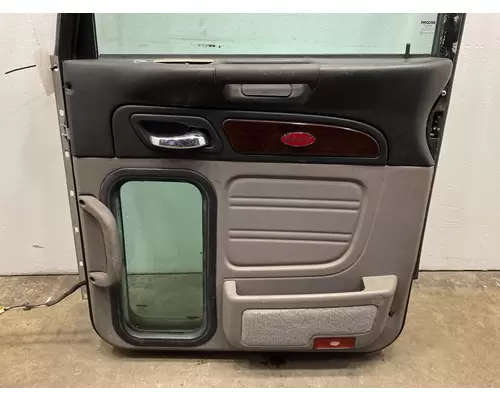 PETERBILT 386 Door Assembly, Front