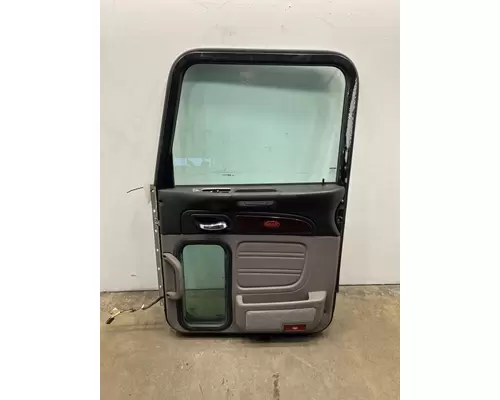 PETERBILT 386 Door Assembly, Front