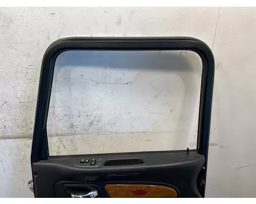 PETERBILT 386 Door Assembly, Front