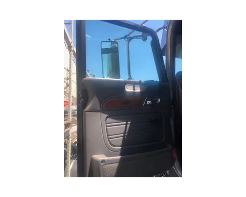 PETERBILT 386 Door Assembly, Front