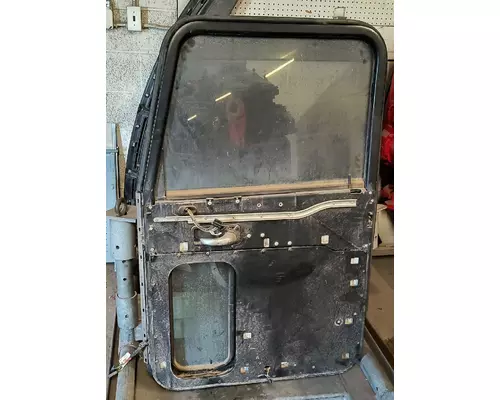 PETERBILT 386 Door Assembly, Front