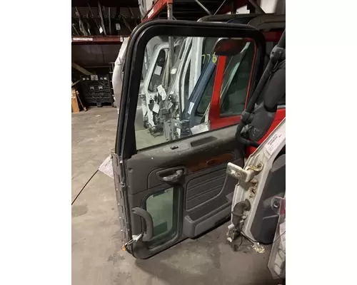 PETERBILT 386 Door Assembly, Front