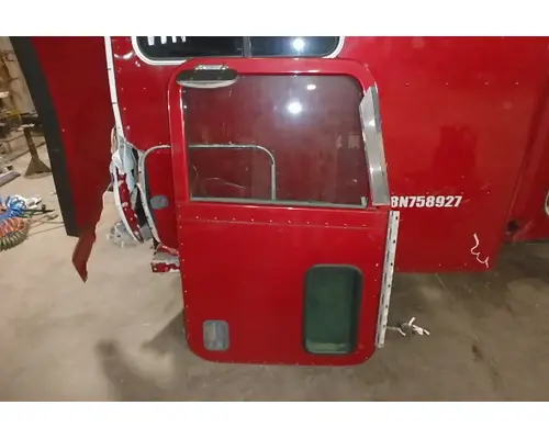 PETERBILT 386 Door Assembly, Front