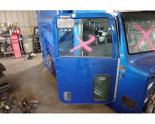PETERBILT 386 Door Assembly, Front