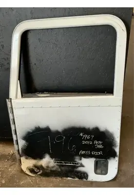 PETERBILT 386 Door Assembly, Front