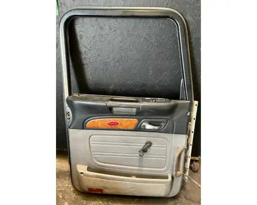 PETERBILT 386 Door Assembly, Front