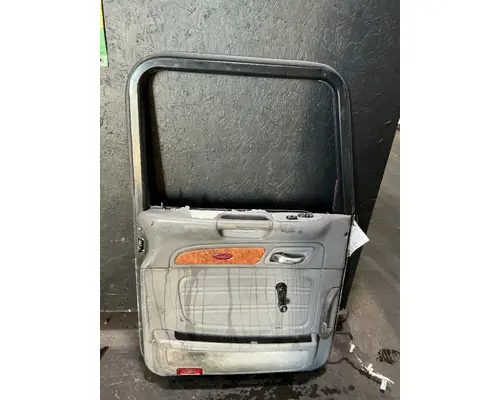 PETERBILT 386 Door Assembly, Front