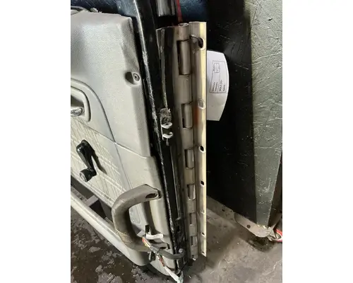 PETERBILT 386 Door Assembly, Front