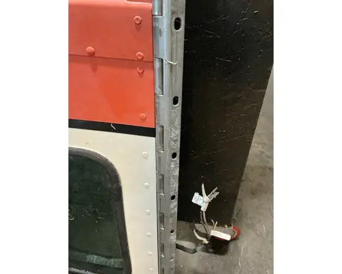 PETERBILT 386 Door Assembly, Front