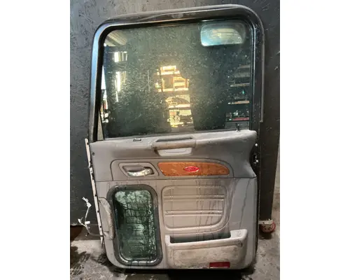 PETERBILT 386 Door Assembly, Front