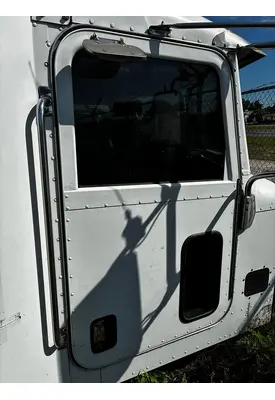 PETERBILT 386 Door Assembly, Front
