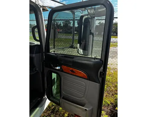 PETERBILT 386 Door Assembly, Front