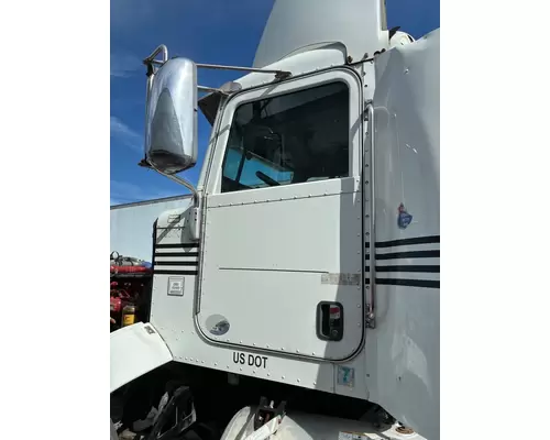 PETERBILT 386 Door Assembly, Front