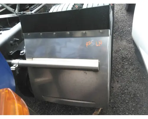 PETERBILT 386 FENDER, QUARTERHALF REAR