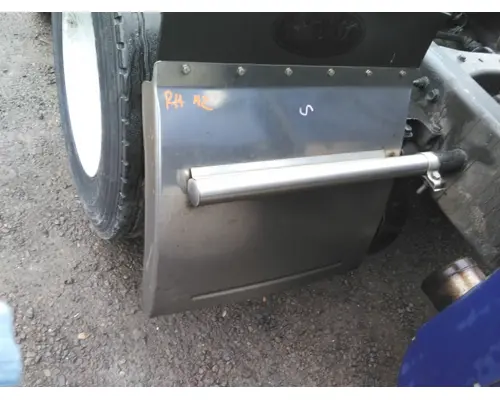 PETERBILT 386 FENDER, QUARTERHALF REAR