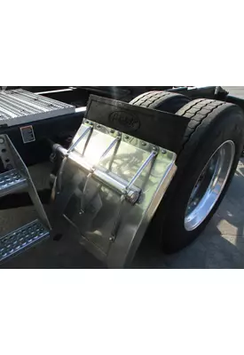 PETERBILT 386 FENDER, QUARTER/HALF REAR