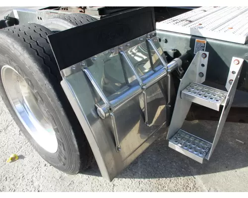 PETERBILT 386 FENDER, QUARTERHALF REAR