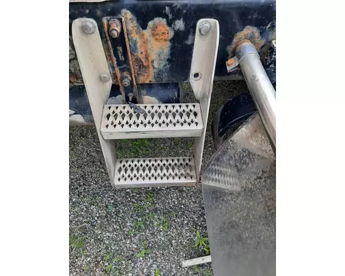 PETERBILT 386 FRAME STEP