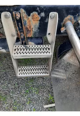 PETERBILT 386 FRAME STEP