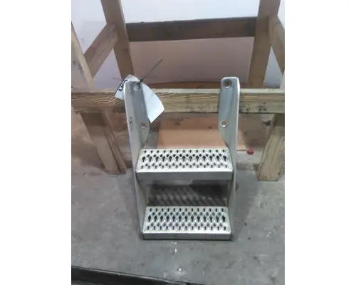 PETERBILT 386 FRAME STEP