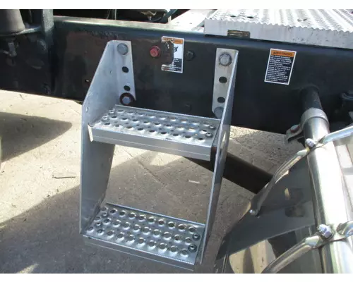 PETERBILT 386 FRAME STEP