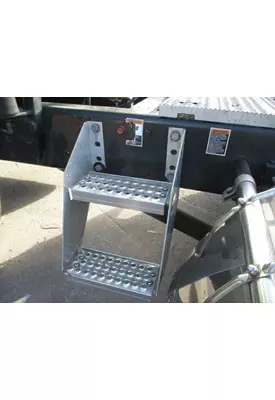 PETERBILT 386 FRAME STEP