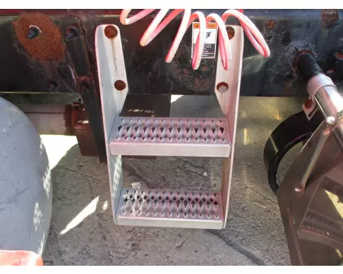 PETERBILT 386 FRAME STEP