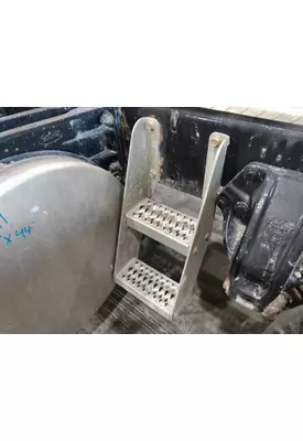 PETERBILT 386 FRAME STEP