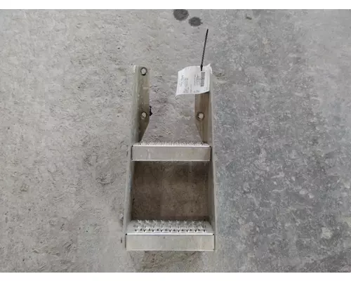 PETERBILT 386 FRAME STEP