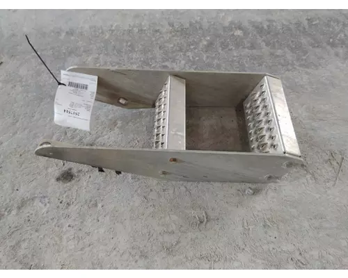 PETERBILT 386 FRAME STEP