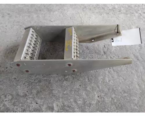 PETERBILT 386 FRAME STEP