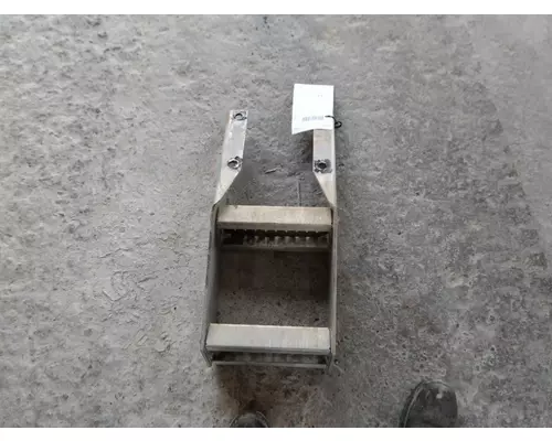 PETERBILT 386 FRAME STEP