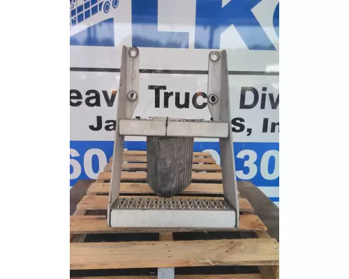 PETERBILT 386 FRAME STEP