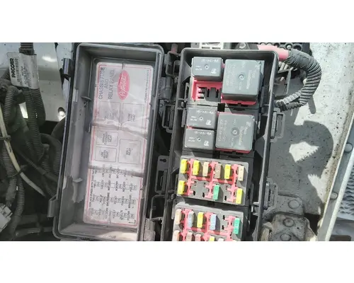 PETERBILT 386 FUSE BOX