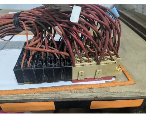 PETERBILT 386 Fuse Box