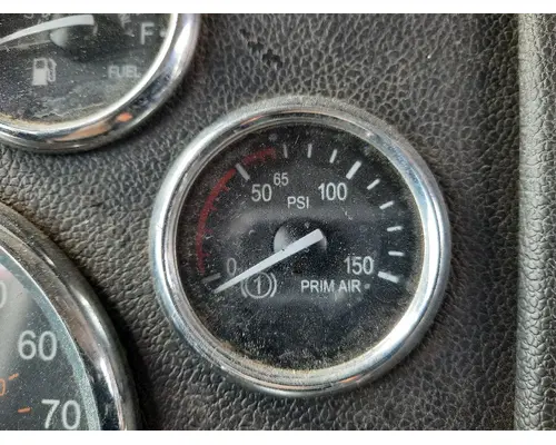PETERBILT 386 GAUGE AIR