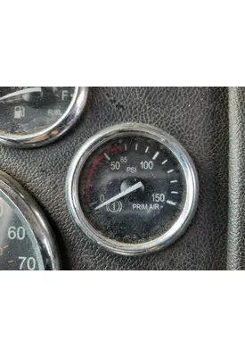 PETERBILT 386 GAUGE AIR