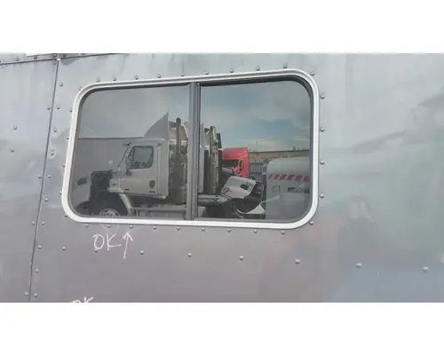 PETERBILT 386 GLASS, SLEEPER