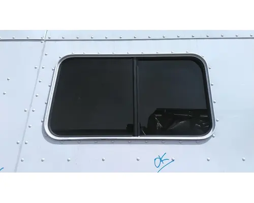 PETERBILT 386 GLASS, SLEEPER