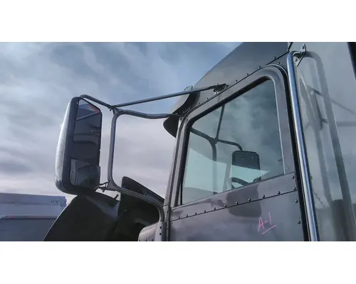 PETERBILT 386 MIRROR ASSEMBLY CABDOOR