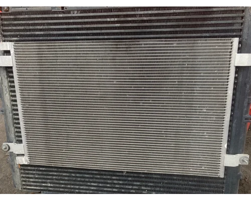 PETERBILT 386 Radiator