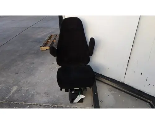 PETERBILT 386 SEAT, FRONT